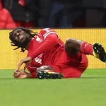 BOM TẤN: Frimpong gục ngã, Liverpool chao đảo trước thềm knock-out Champions League 1