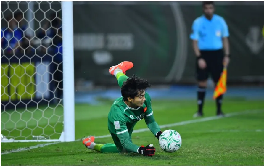 Cao Van Binh can pha qua da 11m cua doi phuong