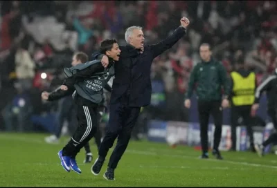 Mourinho 'nổ tung' cảm xúc, gửi lời xin lỗi Alvaro Arbeloa vì ăn mừng quá khích trước Real Madrid 1