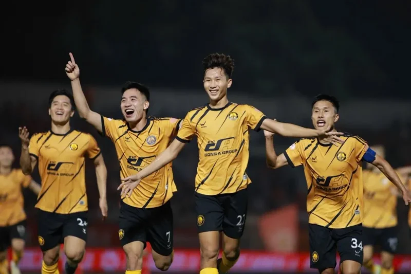 Bầu Đệ Thưởng Nóng 300 Triệu, CLB Thanh Hóa 'Đi Bộ' Vẫn Thắng Đậm 1