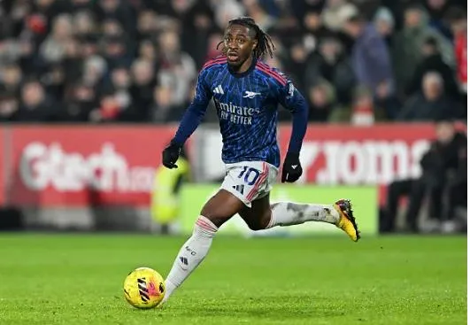 Eberechi Eze bi chi trich sau tran hoa Brentford.